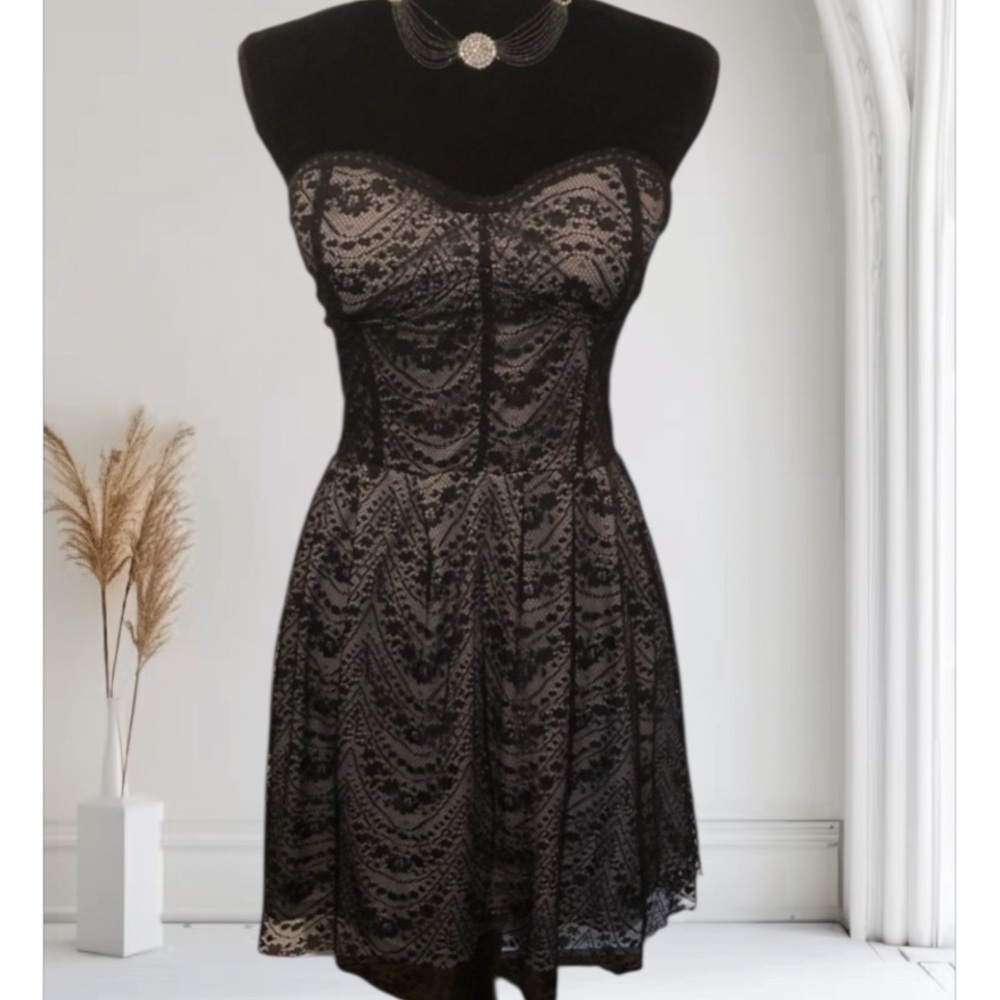 Gorgeous Black Lace Dress/Little Black Dress!
The Party Season is Here 🎉 size XS